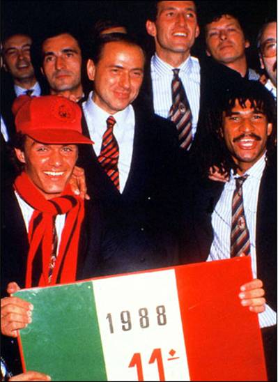 Scudetto_1987-1988_Maldini_Berlusconi_Gullit