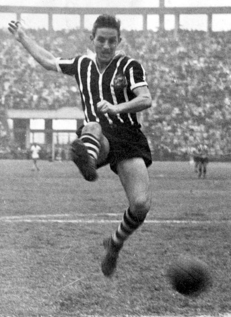Carbone, o artilheiro do Paulistão de 1951 com 30 gols.