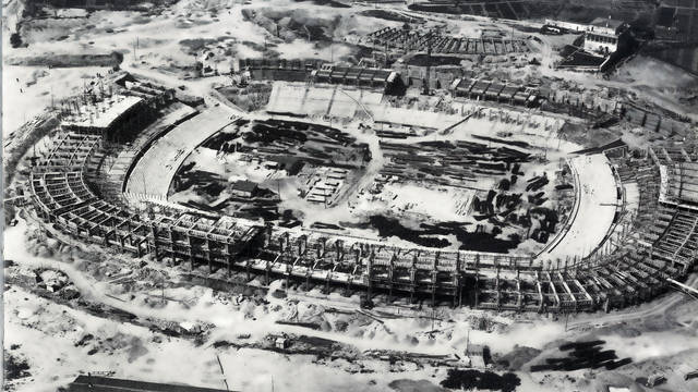 O Camp Nou em obras: catedral foi construída para comportar ainda mais fãs de Kubala.