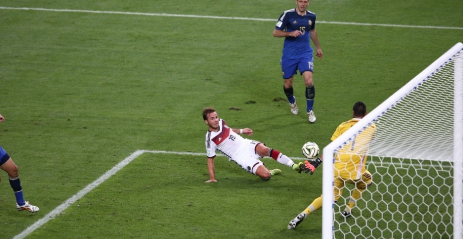 O gol de Götze: tetracampeonato mundial depois de 24 anos.