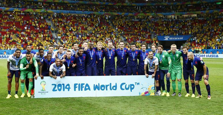 A turma holandesa celebra o bronze na Copa de 2014: pode-se esperar muita coisa deles no Mundial de 2018...