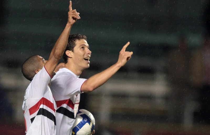 Hernanes comemora: jogador jogou muito em 2007 (e em 2008 também!).