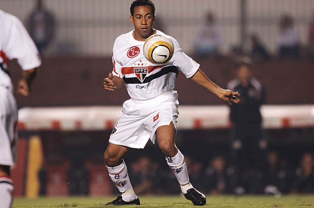 O lateral-esquerdo Júnior, titular absoluto naquela era de ouro.