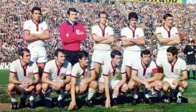 O Cagliari campeão da Itália. Em pé: Nené, Albertosi, Niccolai, Domenghini e Riva. Agachados: Martiradonna, Brugnera, Gori, Zignoli, Cera e Greatti.