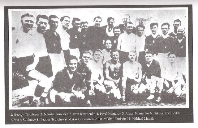 Alguns dos jogadores do FC Start.