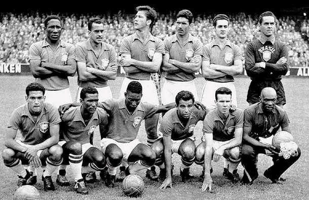 A seleção brasileira campeã do mundo em 1958 jogou no 4-2-4. Obra de Guttmann.