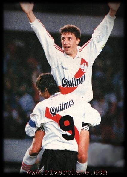 Crespo festeja gol na final da Libertadores de 1996