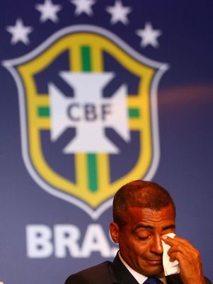 Romário chora ao não ser convocado para a Copa de 2002