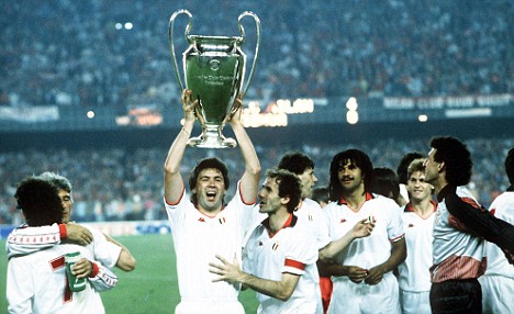 Sport. Football. European Cup Final. Nou Camp, Barcelona, Spain. 24th May 1989. AC Milan 4 v Steaua Bucharest 0. AC Milan's Carlo Ancelotti holds the trophy aloft with his team-mates.