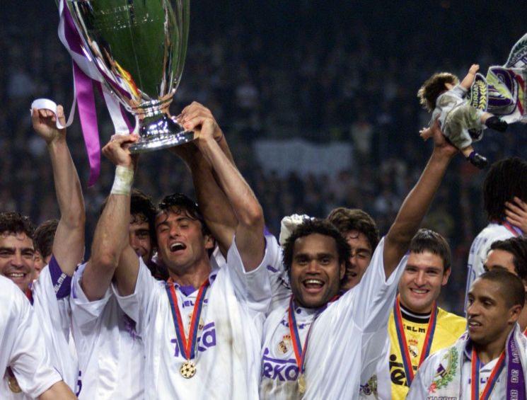 REAL MADRID LIFT THE EUROPEAN CUP.