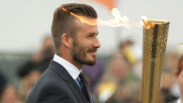 Beckham com a tocha olímpica nas Olimpíadas de Londres em 2012.