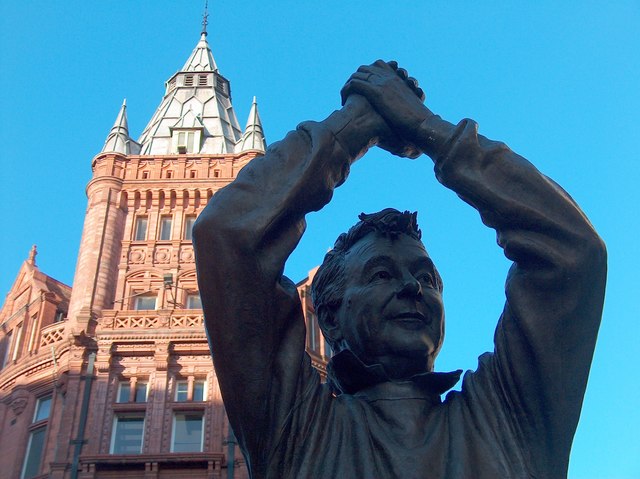 A estátua do mito.