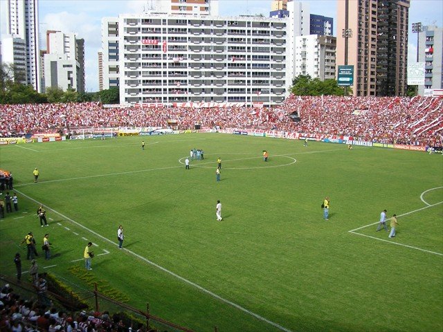 O estádio dos Aflitos: hostil, lotado e feito para "matar" o Grêmio naquele 26 de novembro.