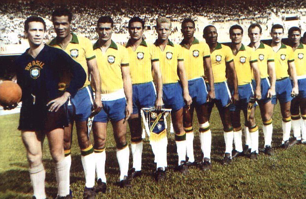 A "Academia Brasil" de 1965: Valdir, Servílio, Julinho, Waldemar, Ademir da Guia, Djalma Dias, Djalma Santos, Rinaldo, Ferrari, Dudu e Tupãzinho.