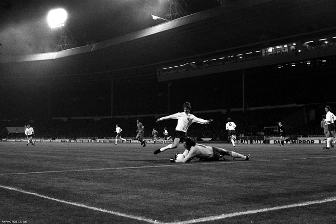 Contra a Inglaterra, a Polônia jogou como gente grande e saiu de Wembley classificada.