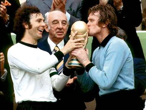 Beckenbauer e Sepp Maier: amigos e campeões do mundo.