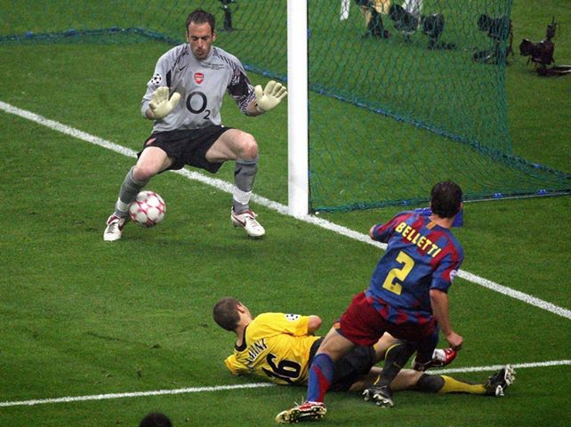 Belletti marca o gol do título europeu do Barça...