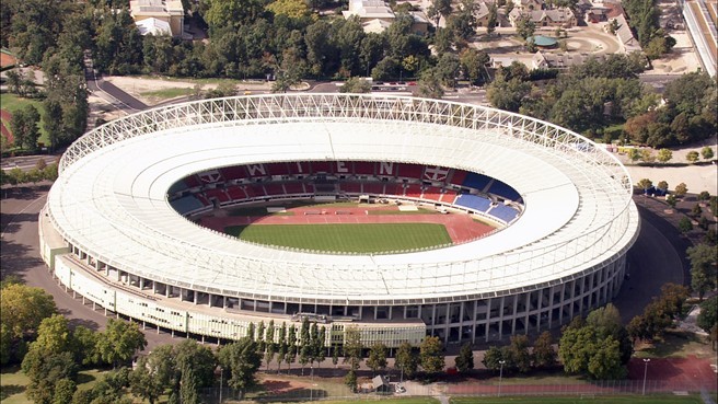 O imponente Ernst Happel Stadion, na Áustria.