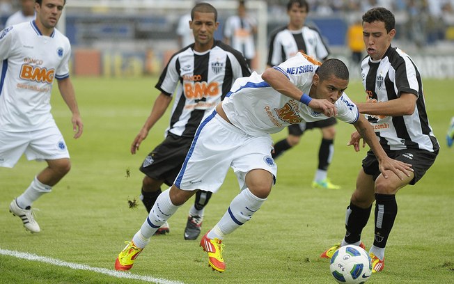 Ex-lateral do Atlético-MG e Náutico, Douglas Santos vibra com