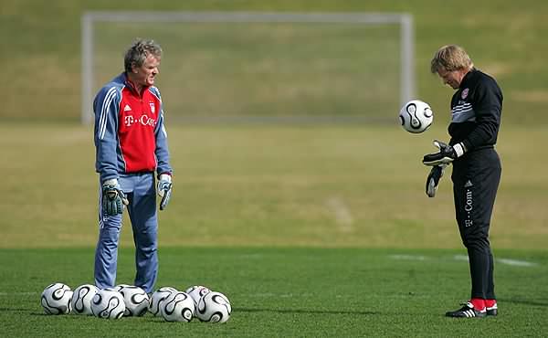 Maier (à esq.) e seu pupilo Oliver Kahn: ambos são os maiores goleiros da história do futebol alemão.