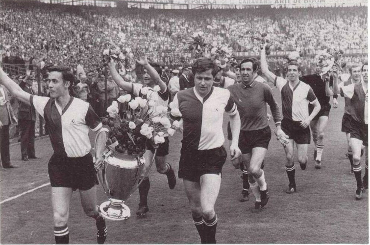 Kindvall e Israël carregam a Liga dos Campeões de 1970.