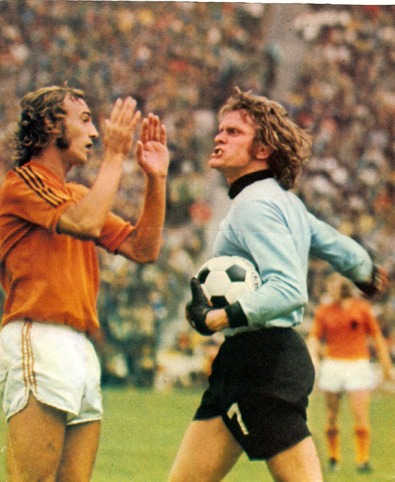 Maier costumava ser calmo, mas assustava os rivais quando queria. Neeskens que o diga!
