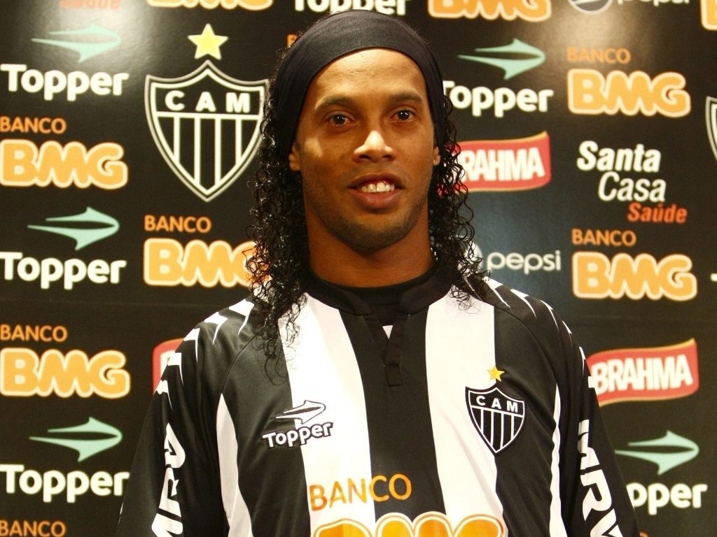 Ronaldinho no Galo: aposta foi considerada de risco na época. Só se fosse para os rivais!