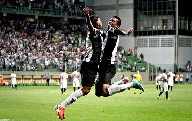 Ex-lateral do Atlético-MG e Náutico, Douglas Santos vibra com