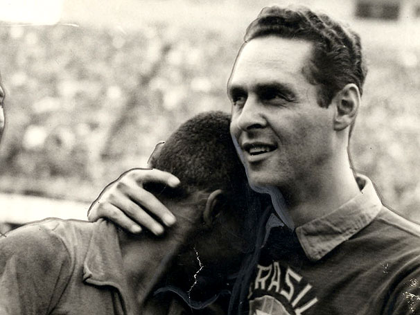 Gylmar consola Pelé: dupla foi fundamental para o primeiro título mundial do Brasil.