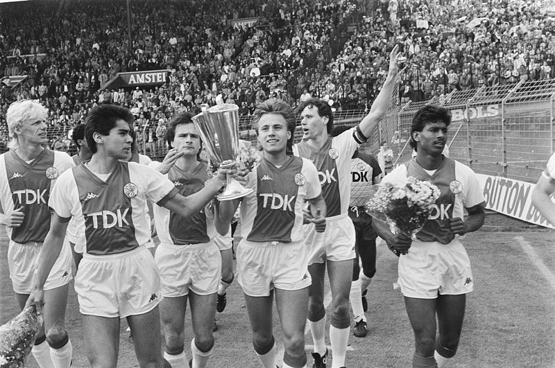 Ajax_coupe_des_coupes_1987