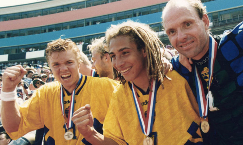 Brolin, Larsson e Ravelli celebram o bronze sueco na Copa.