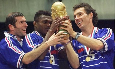 Zidane, Desailly e Blanc: os talentos que conquistaram o mundo em 1998.