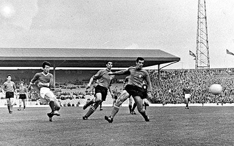 Pak Doo Ik marca o gol da Coreia do Norte sobre a Itália, em 1966: pesadelo inimaginável.