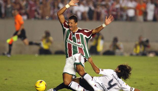 Washington cai em um dos lances discutíveis do jogo: faltaram os gols dele na final.