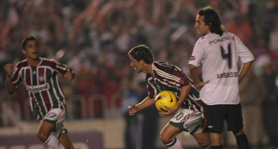 Thiago Neves com a bola: camisa 10 fez história na decisão.
