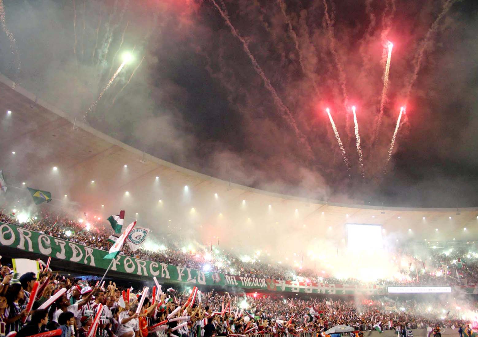 A festa histórica da torcida tricolor no dia da finalíssima, no Maracanã.