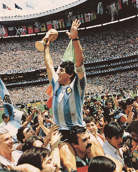 481px-Maradona_Estadio_Azteca-cwikicommons