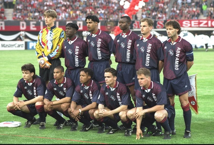O inesquecível Ajax de 1995 - Em pé: Van der Sar, Seedorf, Rijkaard, Finidi George, Frank de Boer e Danny Blind. Agachados: Litmanen, Reiziger, Davids, Overmars e Ronald de Boer.