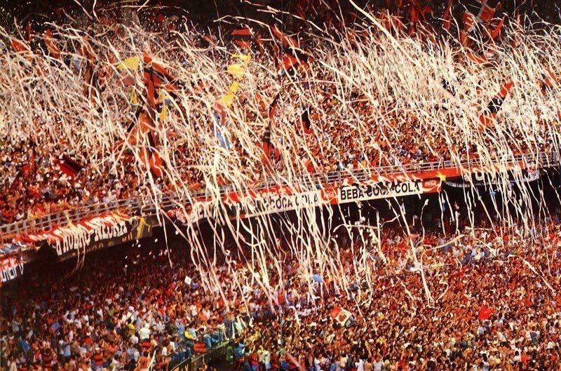 Mais de 150 mil vozes fizeram a diferença para o Flamengo naquela decisão.