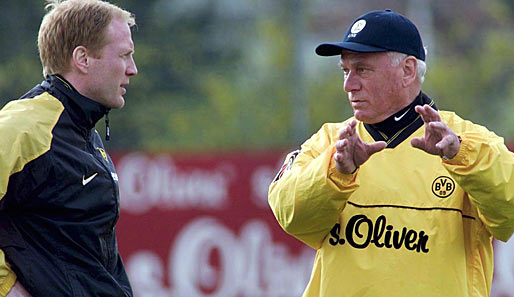 Em 2000, no Borussia, Lattek livrou o clube aurinegro do rebaixamento para a alegria de Sammer (à esq.).