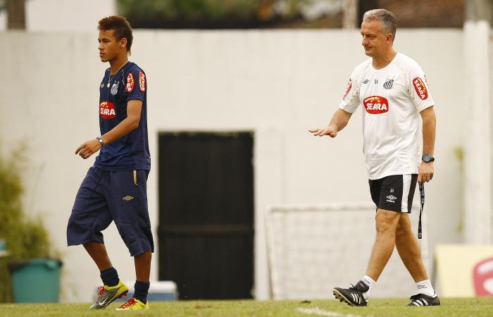 O clima entre Neymar e Dorival esquentou no segundo semestre. Pior para o treinador...