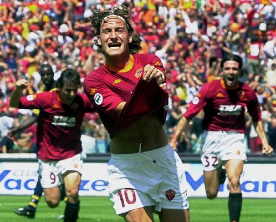A alegria de Totti tem justificativa: a Roma era campeã da Itália depois de 18 anos.