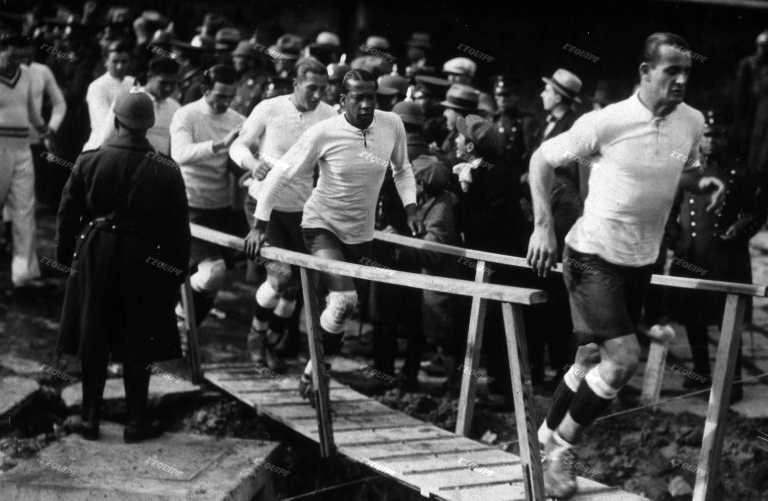 O capitão puxa a fila da Celeste: Uruguai campeão de 1930 encerrou uma geração fantástica de craques celestes.