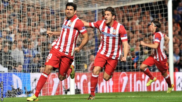 Contra o Chelsea, Diego Costa (à esq.) deixou sua marca e ajudou o Atlético a se classificar para uma decisão de Liga após 40 anos.