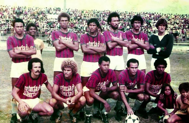 Valderrama (segundo agachado) no Unión Magdalena de 1982.