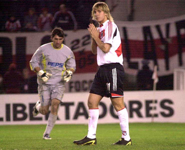 ... E deixa Maxi López aflito: o Boca estava com os pés na final.