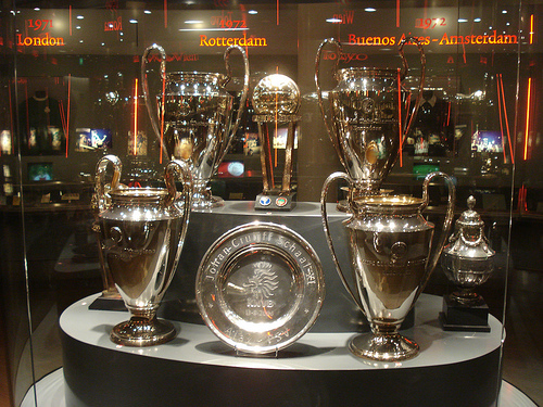 Das quatro Ligas dos Campeões conquistadas pelo Ajax, três foram em cima de clubes italianos. E justamente no trio Juventus, Milan e Inter!