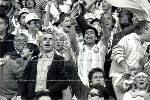 Maradona no dia do jogo: ele provocou quem não deveria provocar...
