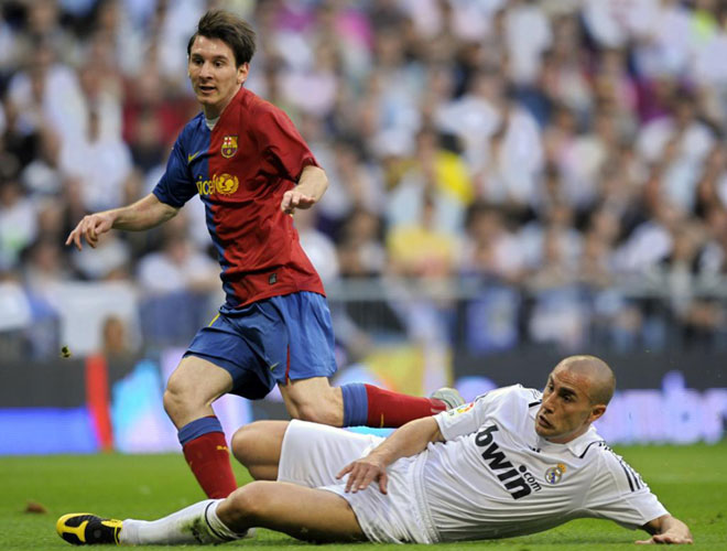 Messi deixa Cannavaro no chão: Barça 3 a 1.