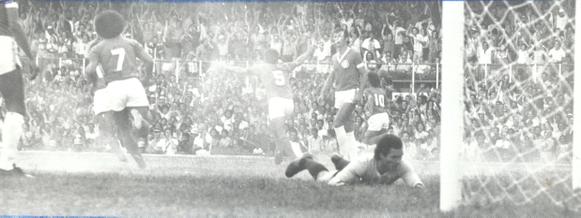 Palhinha Cruzeiro e Internacional-RS, válido pela Copa Libertadores da America 1976_ minei